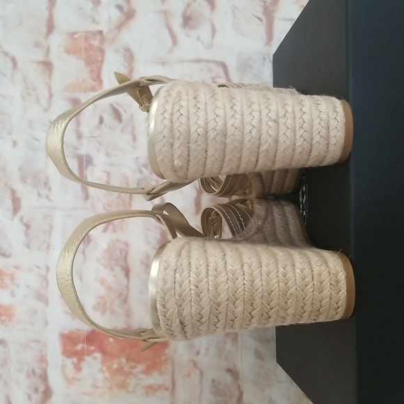 New Coach Dottie Metallic Tumbled Platinum Wedge Sandals - Picture 5 of 10